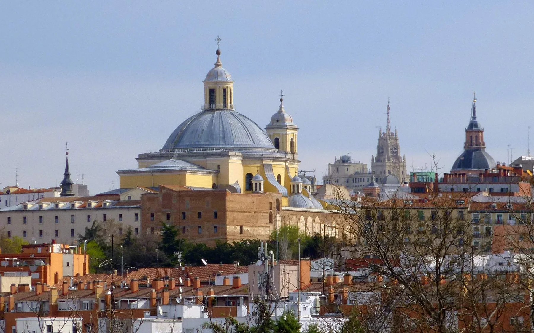 Perfil urbano y centro histórico de Madrid