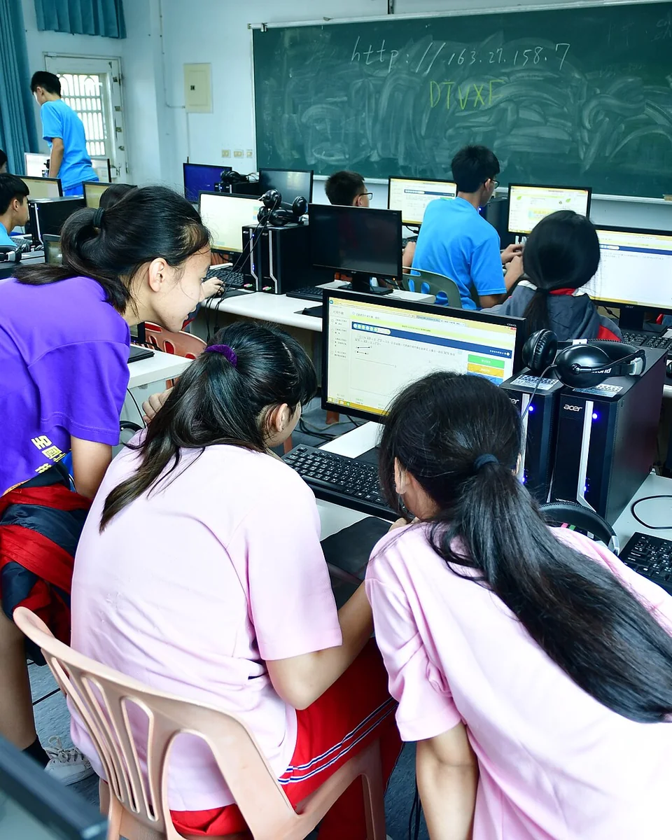 Students learning together in a computer classroom